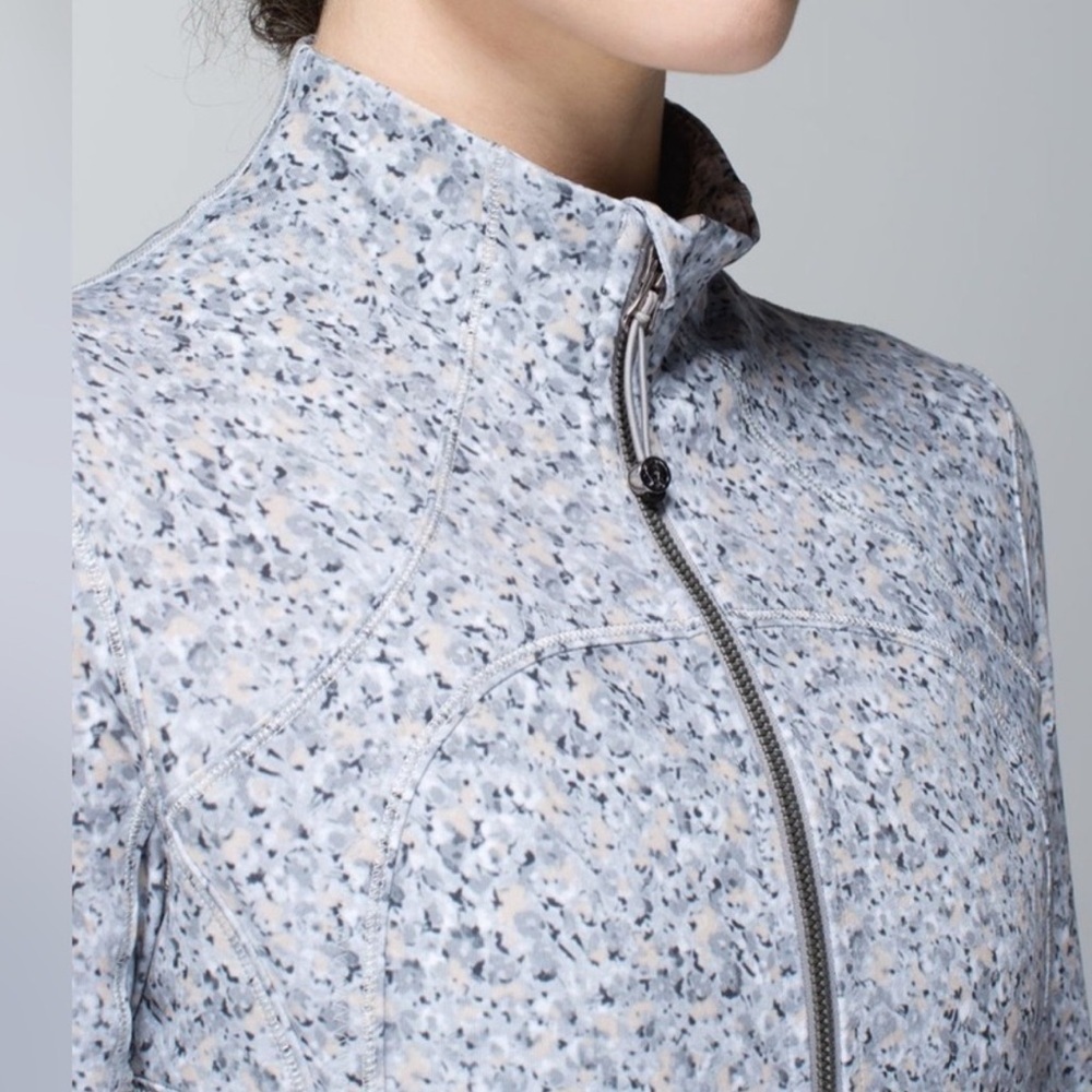 Lululemon Forme Jacket Cuffins Petite Fleur Silver Spoon Size 8